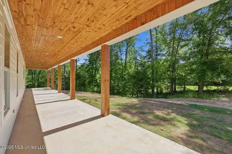Exterior - 137 View Pointe Dr, Clinton, MS 39056 photo 8 of 14