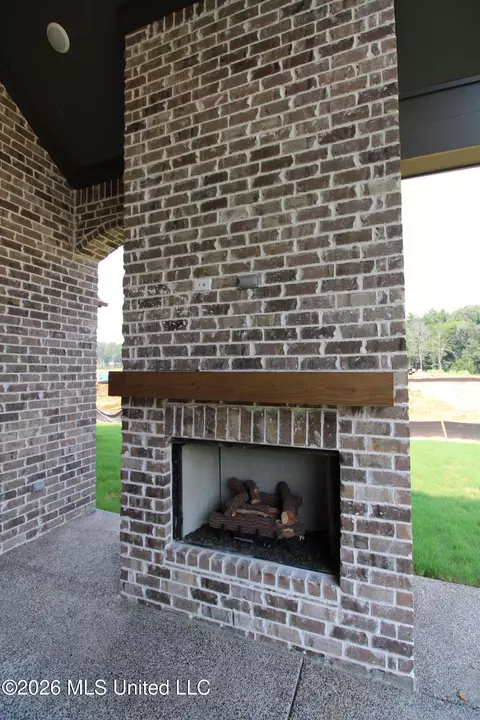 Exterior - 282 Oakworth Dr, Hernando, MS 38632 photo 2 of 2