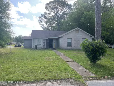 7212 Greenbriar St, Ocean Springs, MS 39564