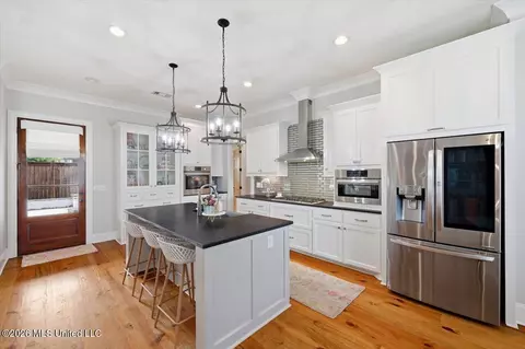Kitchen - 1009 Sapphire Xing, Flowood, MS 39232 photo 1 of 5