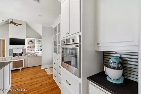 Kitchen - 1009 Sapphire Xing, Flowood, MS 39232 photo 5 of 5