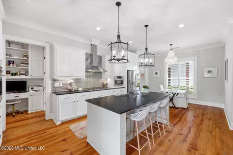Kitchen - 1009 Sapphire Xing, Flowood, MS 39232 photo 3 of 5