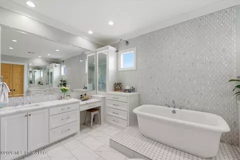 Bath - 1009 Sapphire Xing, Flowood, MS 39232 photo 3 of 8