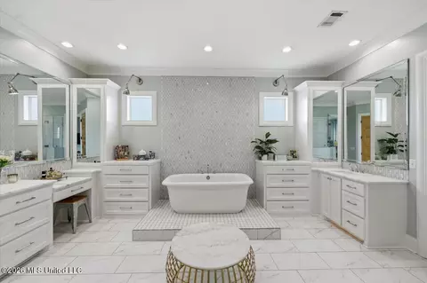 Bath - 1009 Sapphire Xing, Flowood, MS 39232 photo 2 of 8