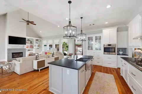 Kitchen - 1009 Sapphire Xing, Flowood, MS 39232 photo 2 of 5