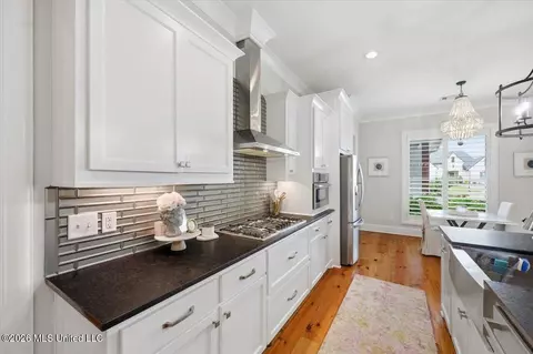 Kitchen - 1009 Sapphire Xing, Flowood, MS 39232 photo 4 of 5
