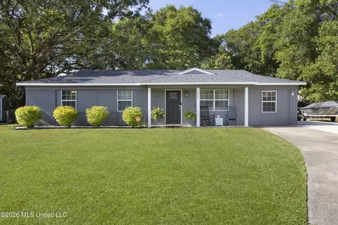 5079 Maid Marion Dr, Pascagoula, MS 39581
