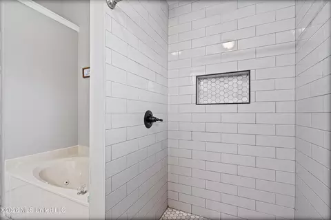 Bath - 6365 Oak Leaf Dr, Olive Branch, MS 38654 photo 2 of 3