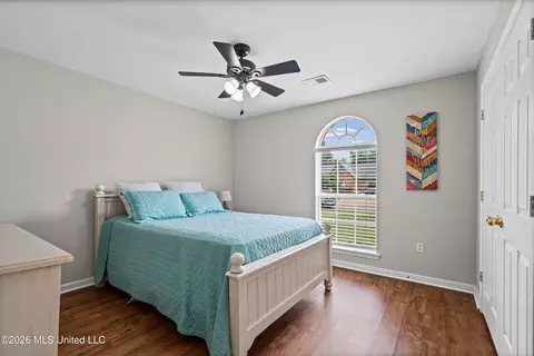 Bedroom - 6365 Oak Leaf Dr, Olive Branch, MS 38654 photo 5 of 5