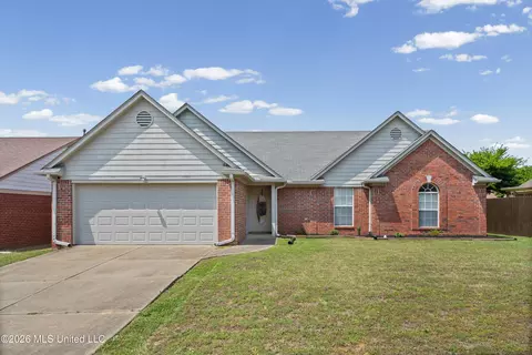 Exterior - 6365 Oak Leaf Dr, Olive Branch, MS 38654 photo 2 of 5