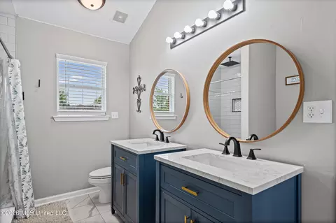 Bath - 6365 Oak Leaf Dr, Olive Branch, MS 38654 photo 1 of 3