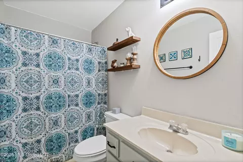 Bath - 6365 Oak Leaf Dr, Olive Branch, MS 38654 photo 3 of 3