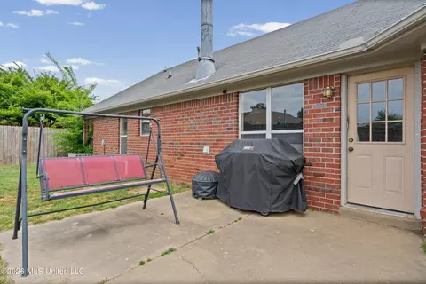 Exterior - 6365 Oak Leaf Dr, Olive Branch, MS 38654 photo 3 of 5