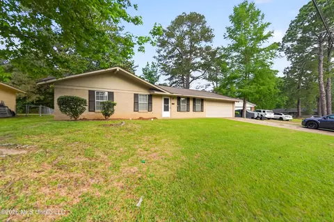 Exterior - 3009 Suncrest Dr, Jackson, MS 39212 photo 2 of 5