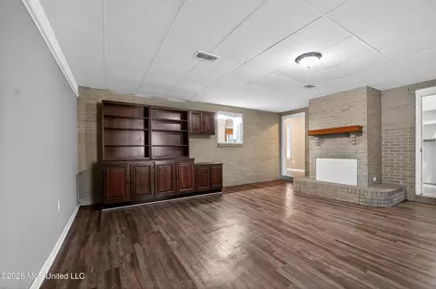 Living - 3009 Suncrest Dr, Jackson, MS 39212 photo 13 of 15