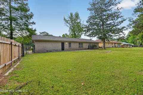 Exterior - 3009 Suncrest Dr, Jackson, MS 39212 photo 3 of 5