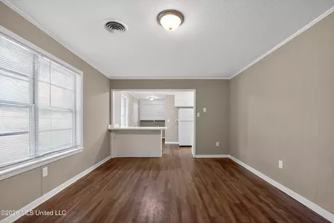 Living - 3009 Suncrest Dr, Jackson, MS 39212 photo 7 of 15