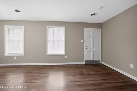 Living - 3009 Suncrest Dr, Jackson, MS 39212 photo 3 of 15