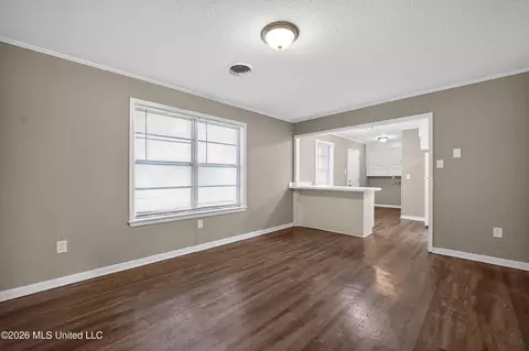 Living - 3009 Suncrest Dr, Jackson, MS 39212 photo 5 of 15
