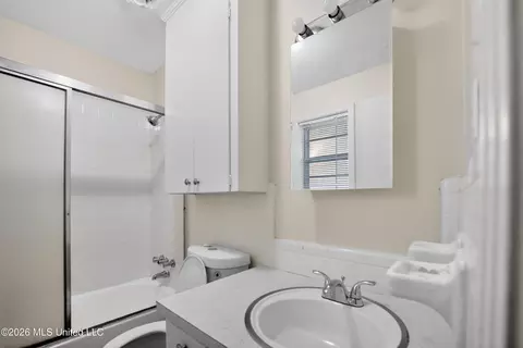 Bath - 3009 Suncrest Dr, Jackson, MS 39212 photo 2 of 4