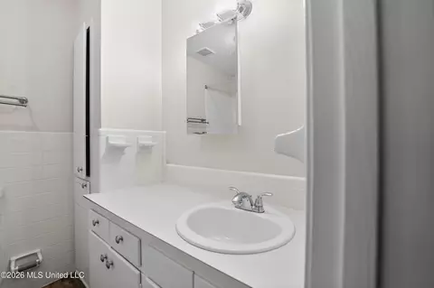 Bath - 3009 Suncrest Dr, Jackson, MS 39212 photo 1 of 4