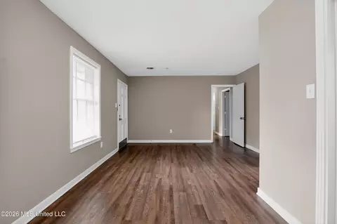 Living - 3009 Suncrest Dr, Jackson, MS 39212 photo 2 of 15