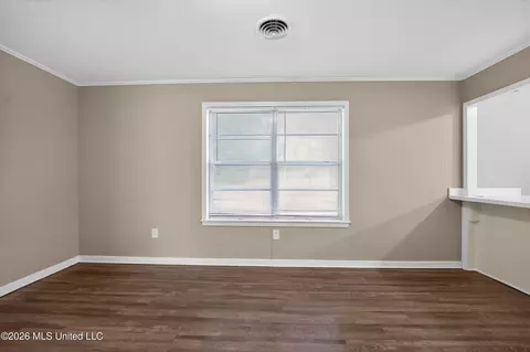 Living - 3009 Suncrest Dr, Jackson, MS 39212 photo 6 of 15