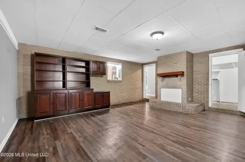Living - 3009 Suncrest Dr, Jackson, MS 39212 photo 12 of 15
