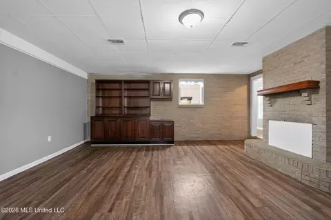 Living - 3009 Suncrest Dr, Jackson, MS 39212 photo 11 of 15