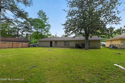 Exterior - 3009 Suncrest Dr, Jackson, MS 39212 photo 4 of 5