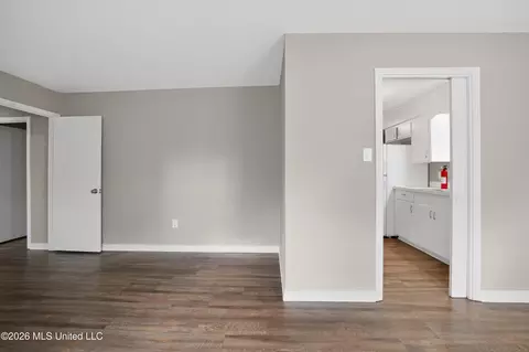 Living - 3009 Suncrest Dr, Jackson, MS 39212 photo 15 of 15