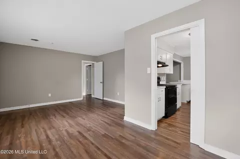 Living - 3009 Suncrest Dr, Jackson, MS 39212 photo 8 of 15