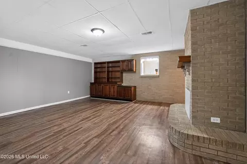Living - 3009 Suncrest Dr, Jackson, MS 39212 photo 9 of 15