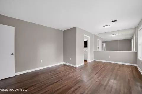 Living - 3009 Suncrest Dr, Jackson, MS 39212 photo 4 of 15