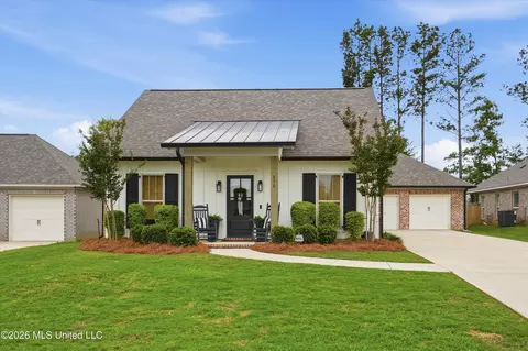 878 Long Leaf Cir, Brandon, MS 39042