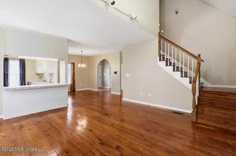 Living - 112 Michel St, Brandon, MS 39042 photo 2 of 5