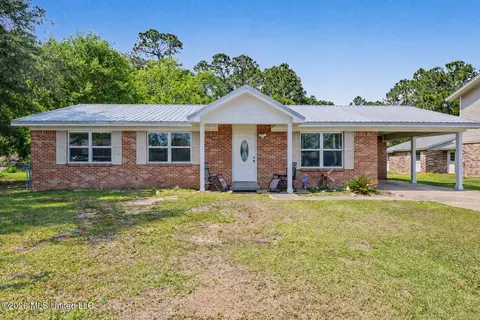 203 Lynn Cir, Pass Christian, MS 39571