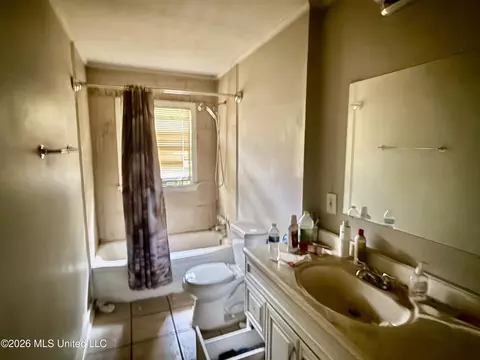 Bath - 130 Wacker Dr, Jackson, MS 39206 photo 1 of 1