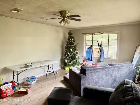 Living - 130 Wacker Dr, Jackson, MS 39206 photo 1 of 1