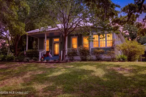 316 Jackson Ave, Ocean Springs, MS 39564