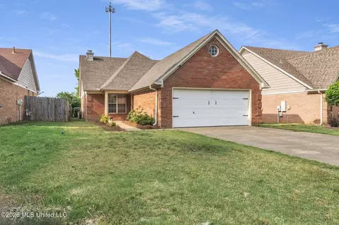 1748 Thomas St, Horn Lake, MS 38637