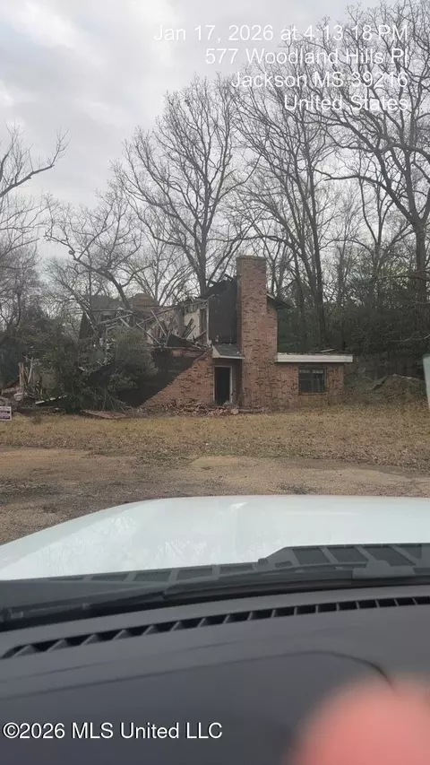 591 Woodland Hills Pl, Jackson, MS 39216
