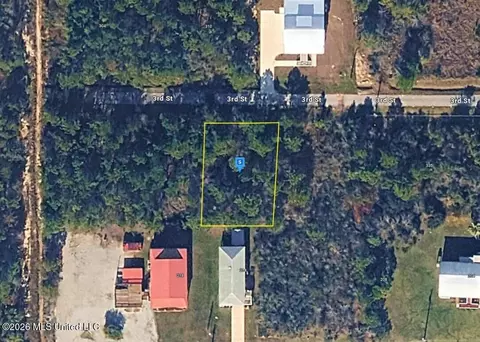 345 3rd St, Waveland, MS 39576