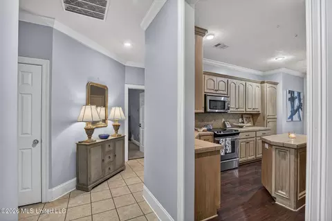 Entry Way - 668 Hazelton Dr, Madison, MS 39110 photo 3 of 4