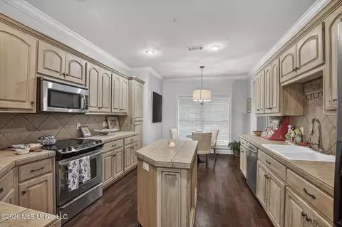Kitchen - 668 Hazelton Dr, Madison, MS 39110 photo 3 of 3