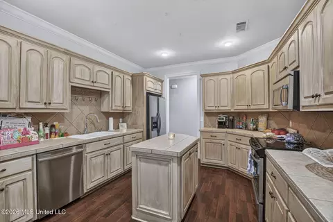 Kitchen - 668 Hazelton Dr, Madison, MS 39110 photo 2 of 3
