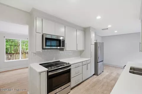 Kitchen - 163 Chippewa Cir, Jackson, MS 39211 photo 2 of 5