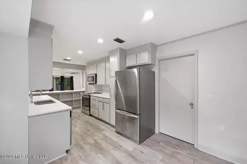 Kitchen - 163 Chippewa Cir, Jackson, MS 39211 photo 5 of 5