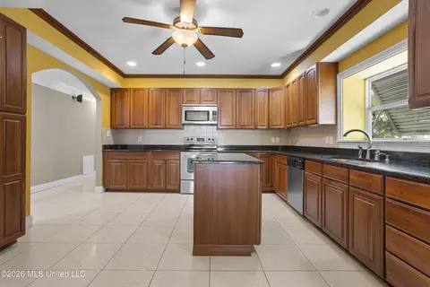 Kitchen - 1100 E Beach Blvd, Long Beach, MS 39560 photo 2 of 4