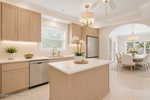 Kitchen - 1100 E Beach Blvd, Long Beach, MS 39560 photo 5 of 6